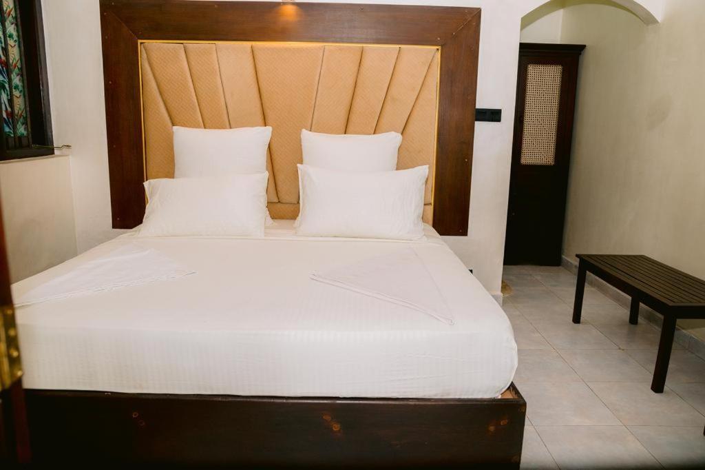 Romantic Garden Hotel เนกอมโบ ภายนอก รูปภาพ