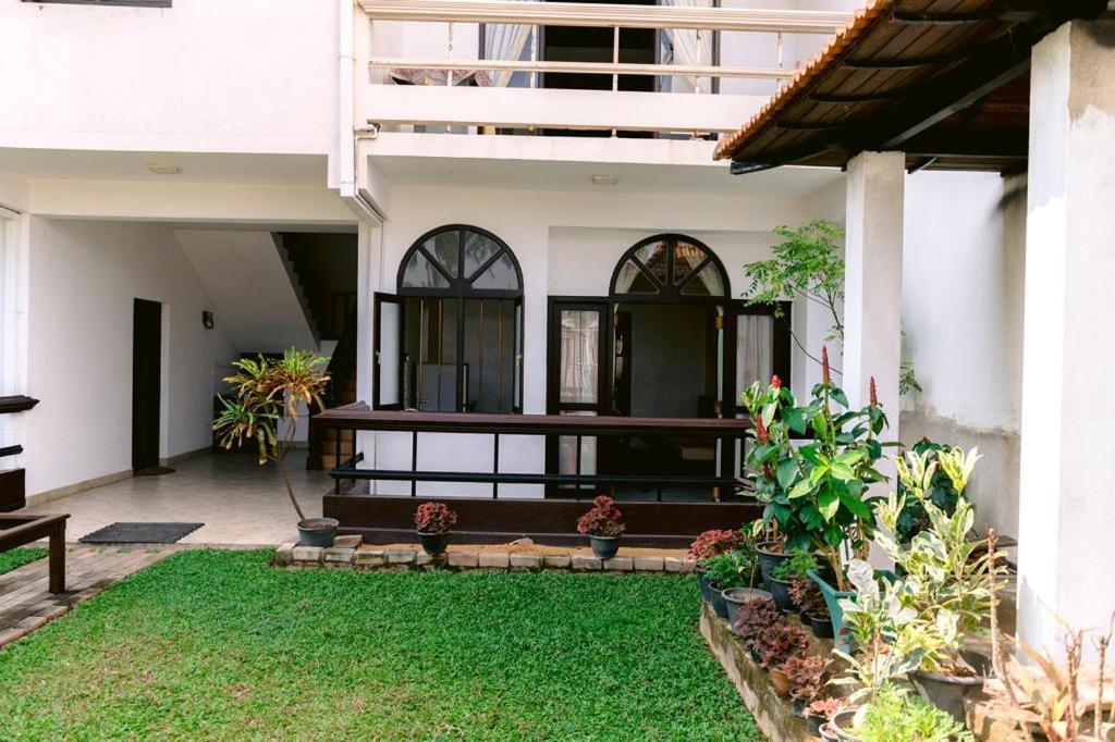 Romantic Garden Hotel เนกอมโบ ภายนอก รูปภาพ