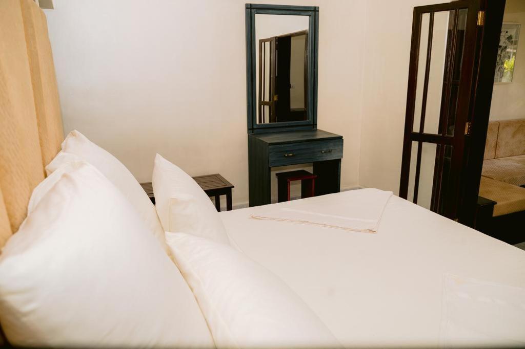 Romantic Garden Hotel เนกอมโบ ภายนอก รูปภาพ