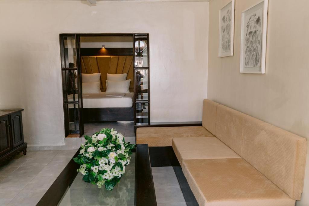 Romantic Garden Hotel เนกอมโบ ภายนอก รูปภาพ