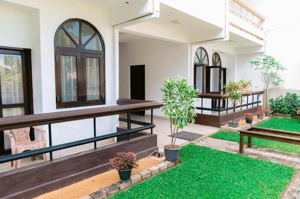 Romantic Garden Hotel เนกอมโบ ภายนอก รูปภาพ