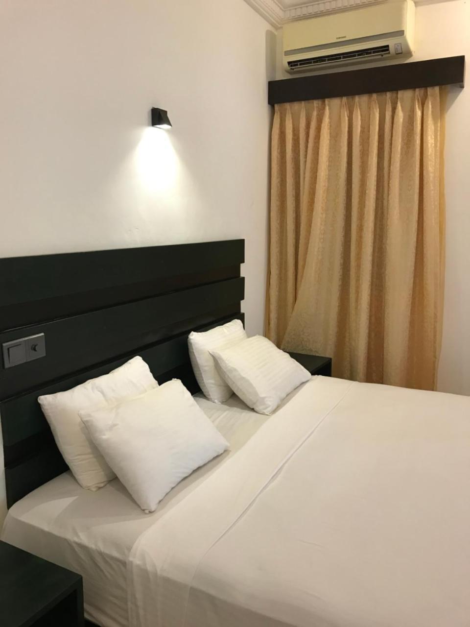 Romantic Garden Hotel เนกอมโบ ภายนอก รูปภาพ