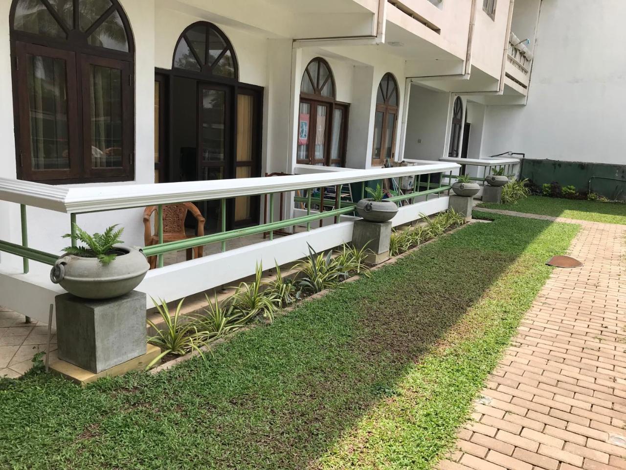 Romantic Garden Hotel เนกอมโบ ภายนอก รูปภาพ