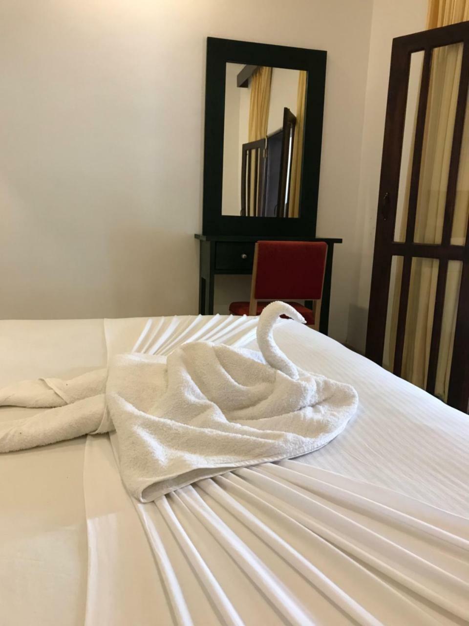 Romantic Garden Hotel เนกอมโบ ภายนอก รูปภาพ