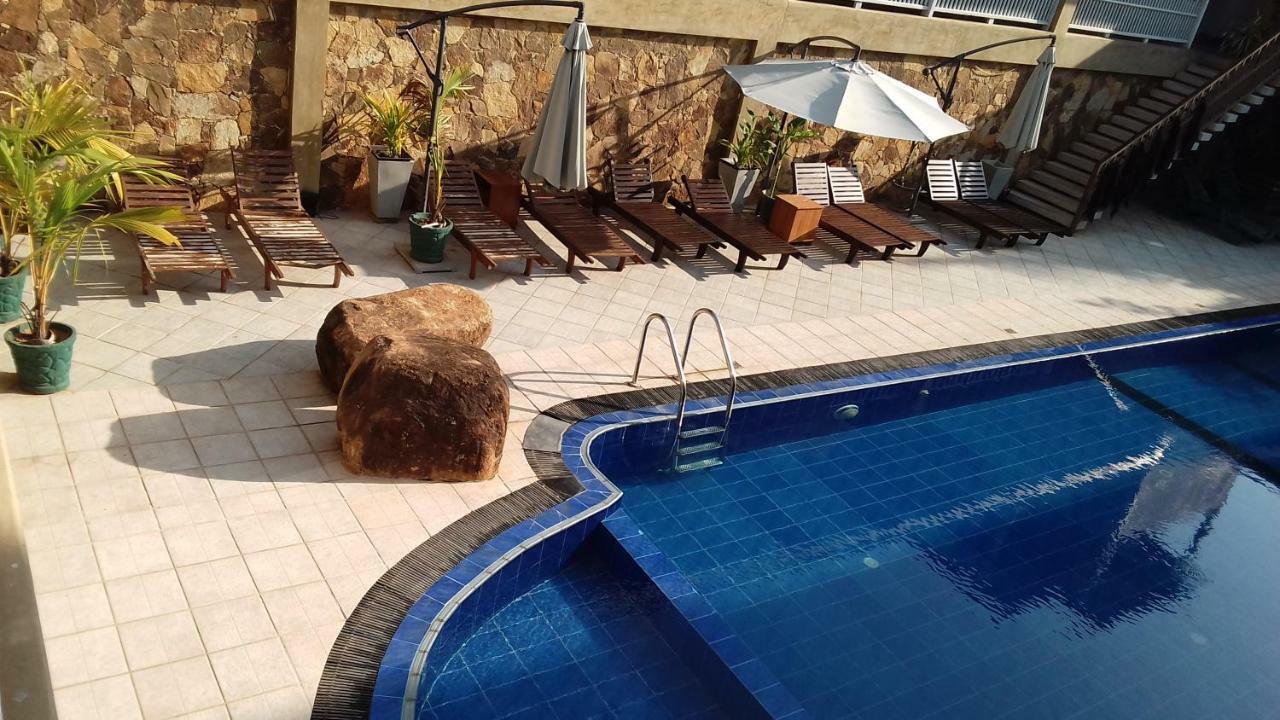 Romantic Garden Hotel เนกอมโบ ภายนอก รูปภาพ